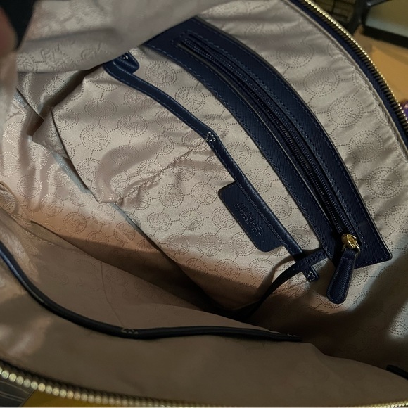 MK Purse - Picture 5 of 5